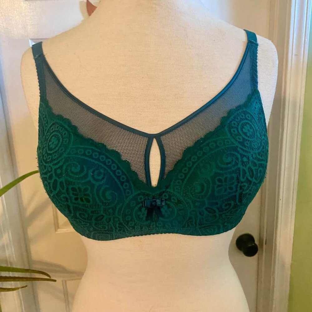 Emerald green lined lace bra sz 40 C. Like new.